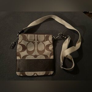 Y2K Coach Hampton Swing Khaki Brown Signature C Logo Cross Body Purse